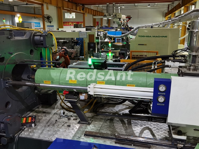Aislamiento de la máquina de inyección haitiana MA6000 con chaqueta térmica RedsAnt